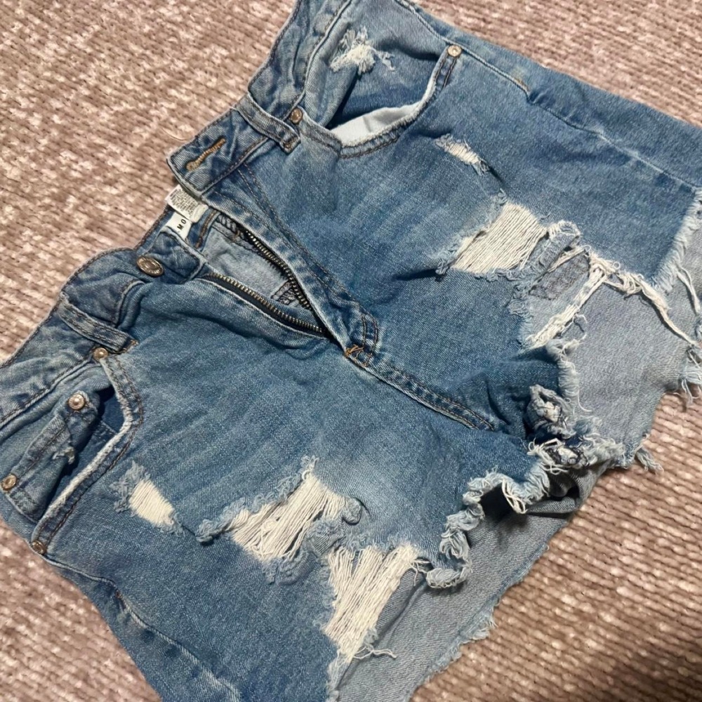 Almost Famous Womens Distressed Denim Shorts Blue Ripped Frayed Hem Size 7